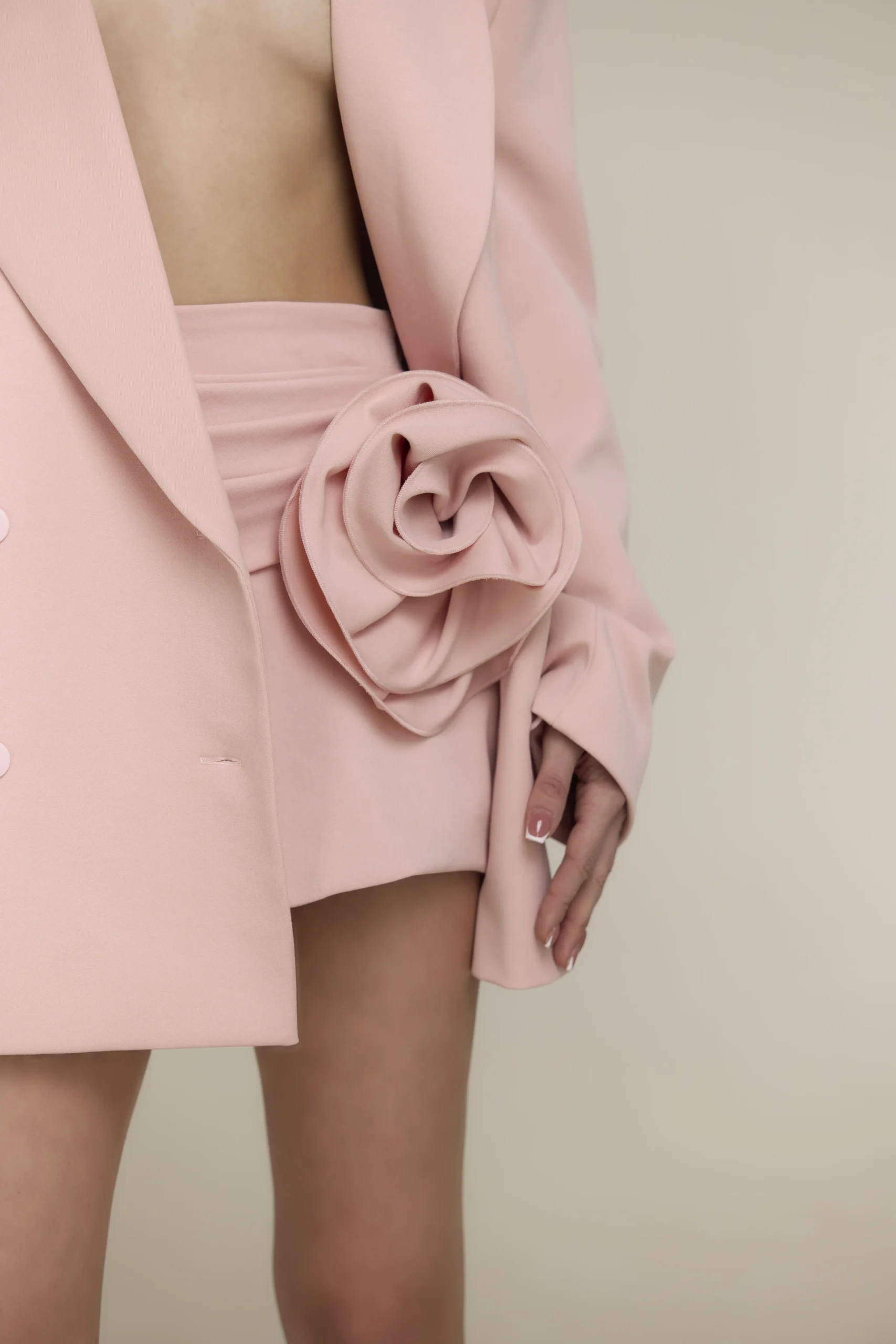 szorty-spodenki-z-roza-w-kolorze-pudrowy-roz