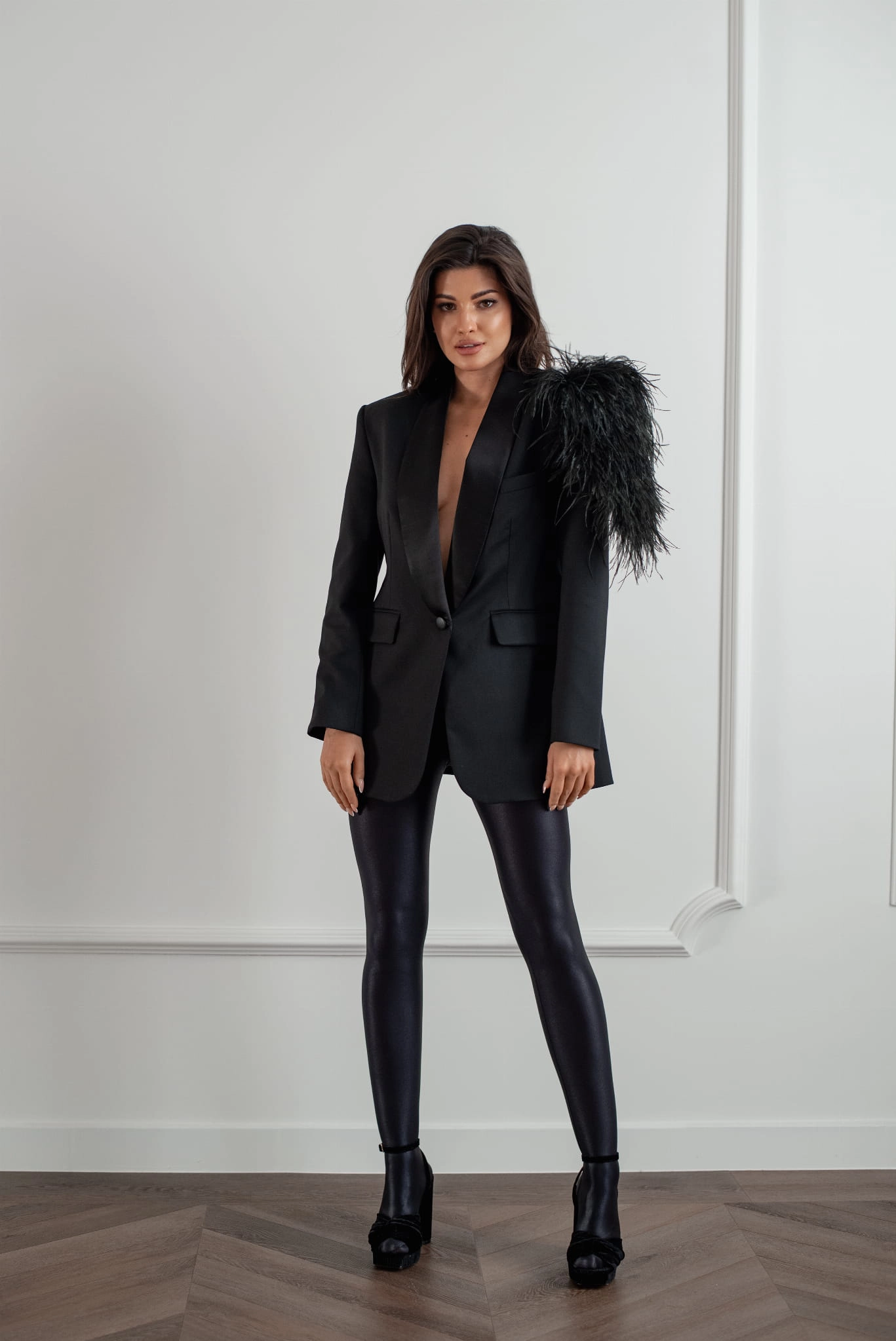 marynarka-caterine-czarna-z-piorami